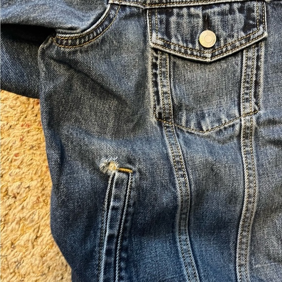 Gap denim slightly distressed button up trucker jacket size Jr’s XL - Picture 12 of 12